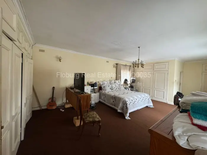 6 Bedroom House for Sale in Helensvale, Harare