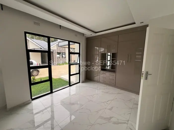 Townhouse/Cluster to Rent in Borrowdale West, Harare