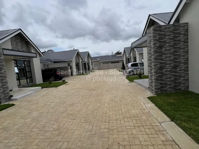 Townhouse/Cluster to Rent in Borrowdale West, Harare