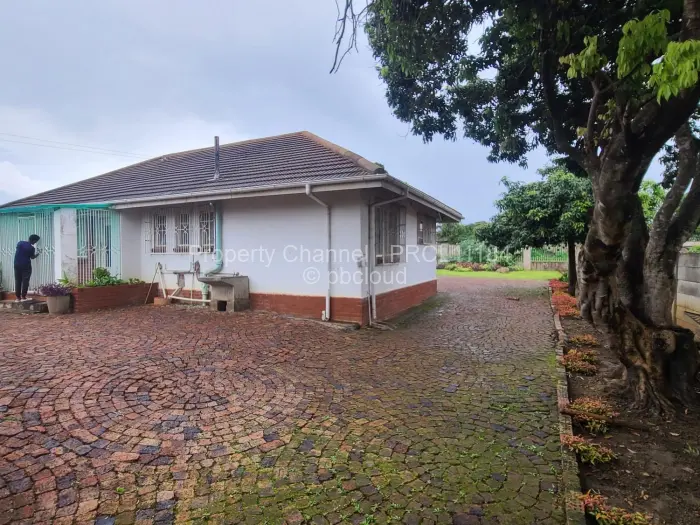 3 Bedroom House to Rent in Mabelreign, Harare