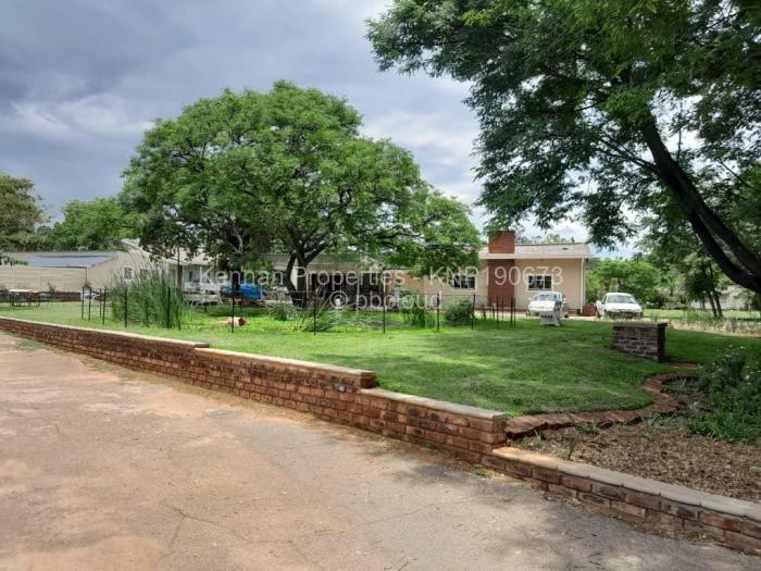 2 Bedroom Cottage/Garden Flat for Sale in Monavale, Harare