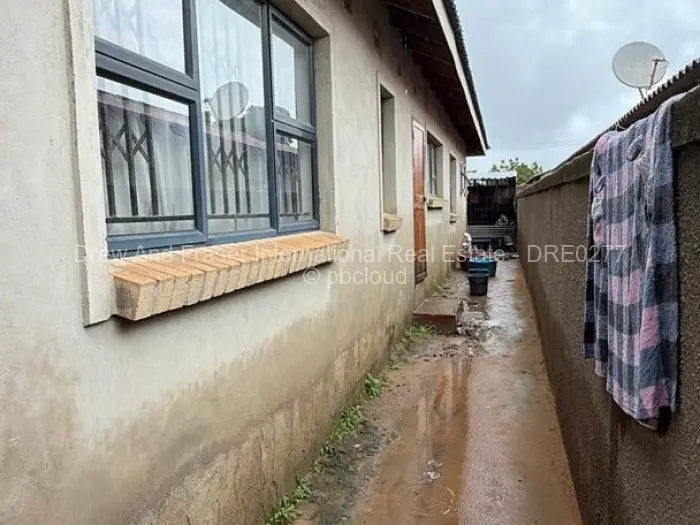 4 Bedroom House for Sale in Chitungwiza, Chitungwiza