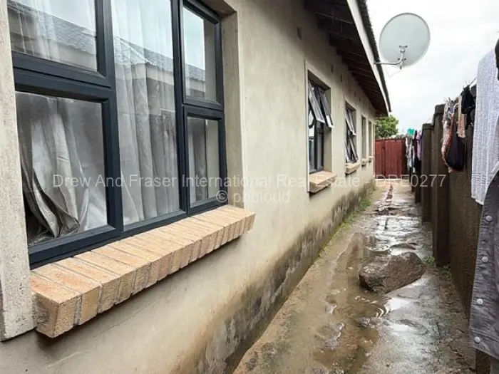 4 Bedroom House for Sale in Chitungwiza, Chitungwiza