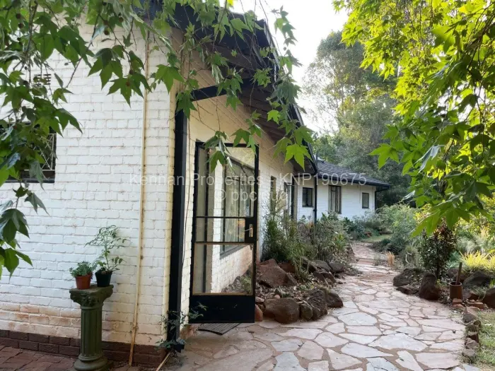 6 Bedroom House for Sale in Gletwin Park, Harare