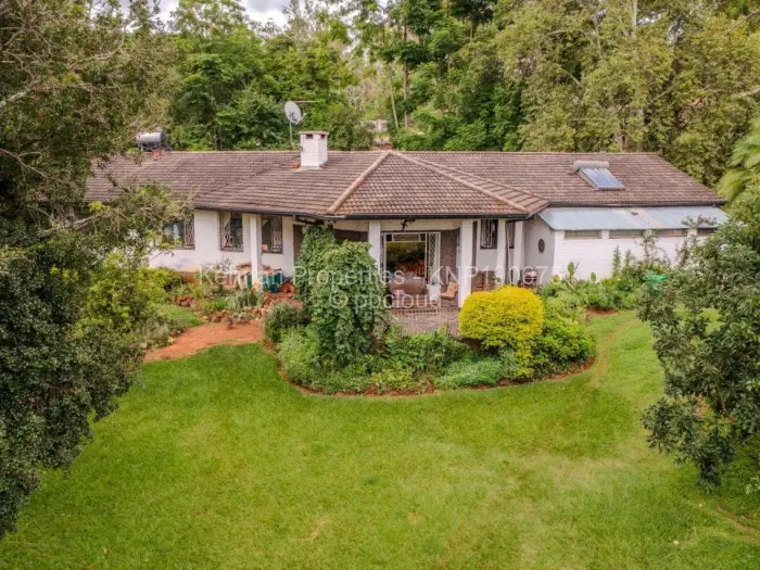 6 Bedroom House for Sale in Gletwin Park, Harare