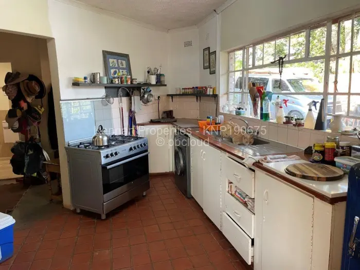 6 Bedroom House for Sale in Gletwin Park, Harare