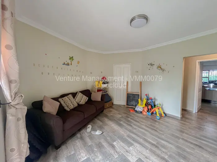 4 Bedroom House to Rent in Manresa