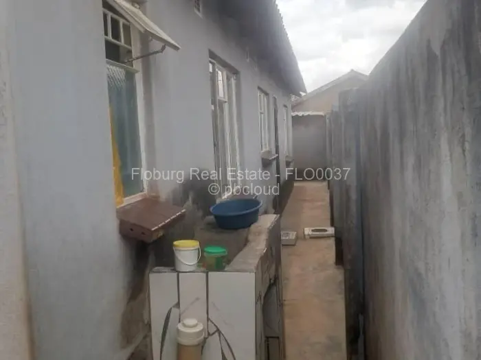 4 Bedroom House for Sale in Chitungwiza, Chitungwiza