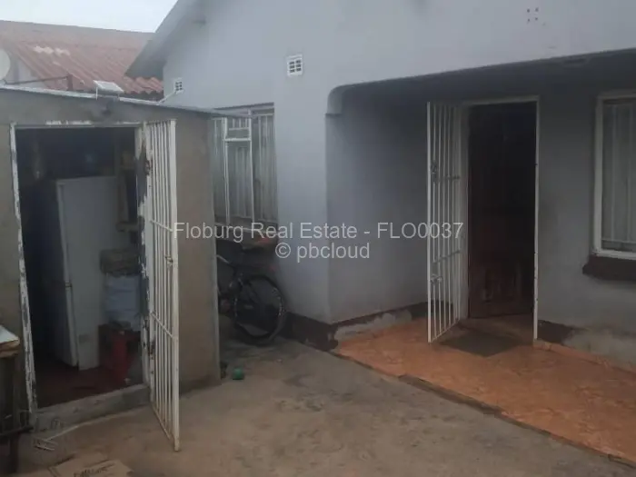 4 Bedroom House for Sale in Chitungwiza, Chitungwiza