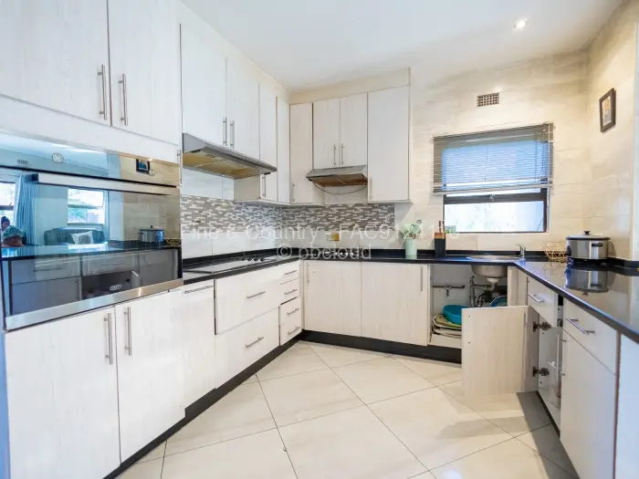 6 Bedroom House for Sale in Ballantyne Park, Harare