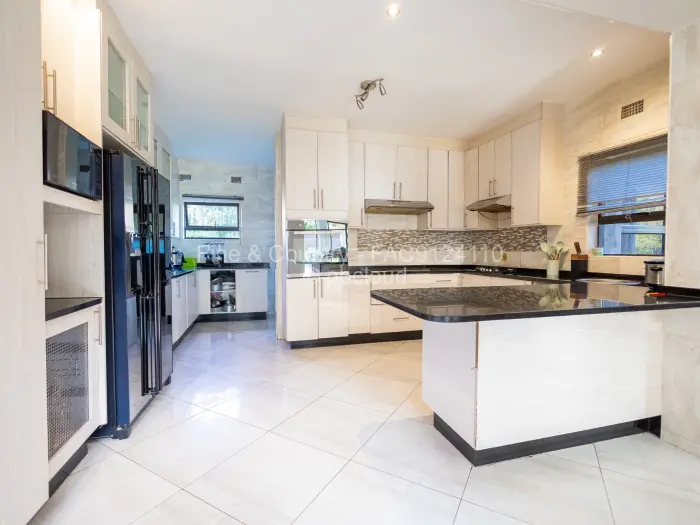 6 Bedroom House for Sale in Ballantyne Park, Harare