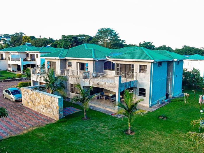 Townhouse/Cluster for Sale in Ballantyne Park, Harare