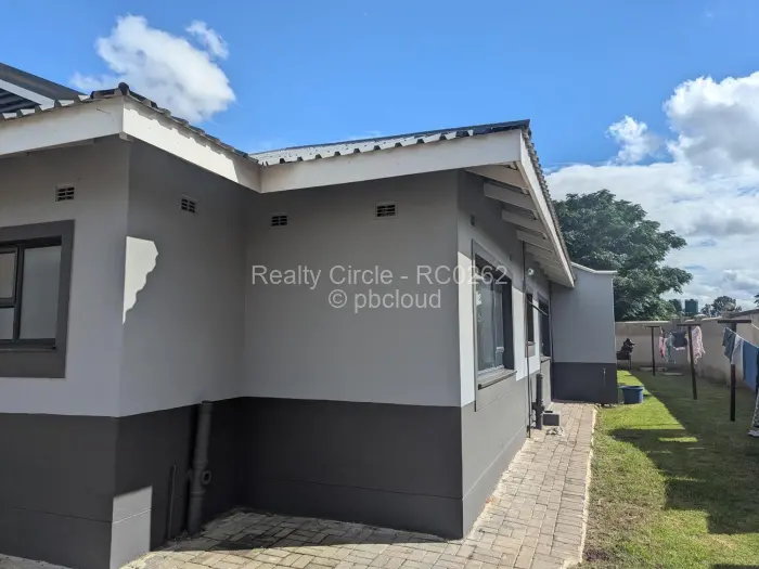 Townhouse/Cluster for Sale in Waterfalls, Harare