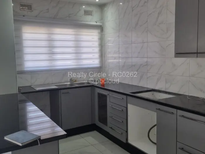 Townhouse/Cluster for Sale in Waterfalls, Harare