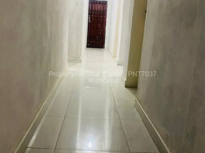 8 Bedroom House for Sale in Adelaide Pk Gweru, Gweru