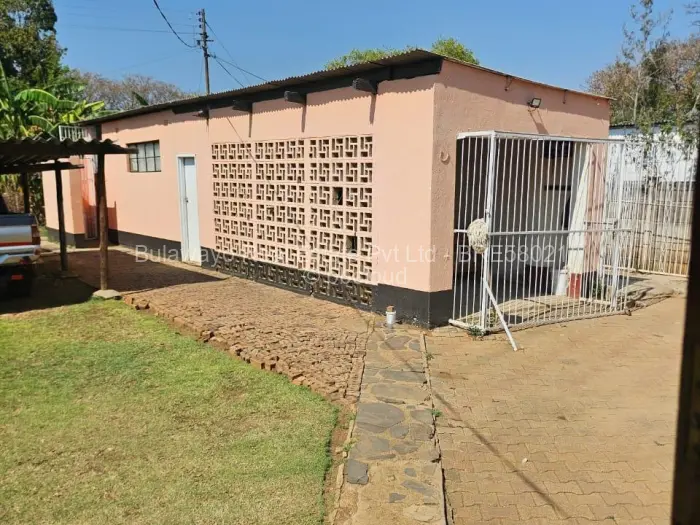 3 Bedroom House for Sale in Ilanda, Bulawayo