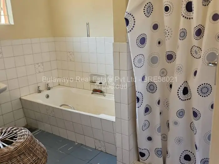 3 Bedroom House for Sale in Ilanda, Bulawayo
