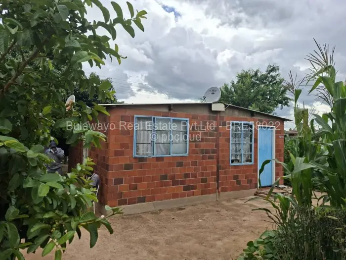 2 Bedroom House for Sale in Magwegwe, Bulawayo