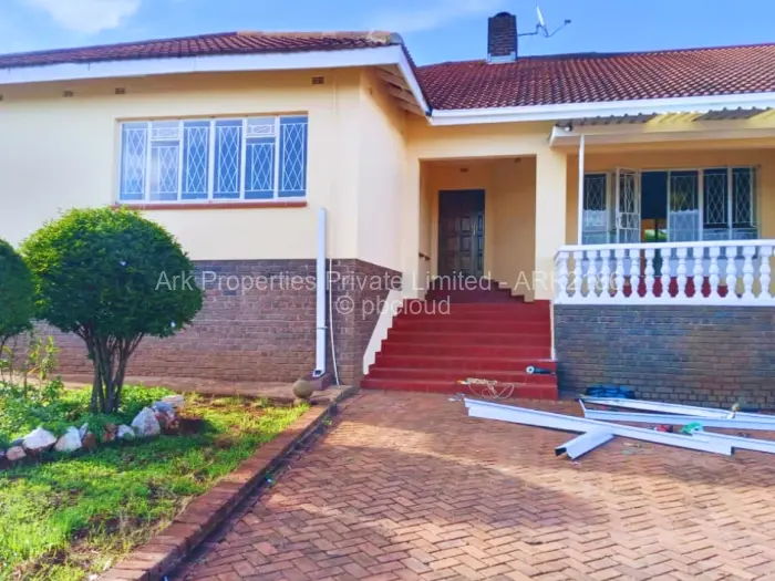 5 Bedroom House to Rent in Borrowdale, Harare