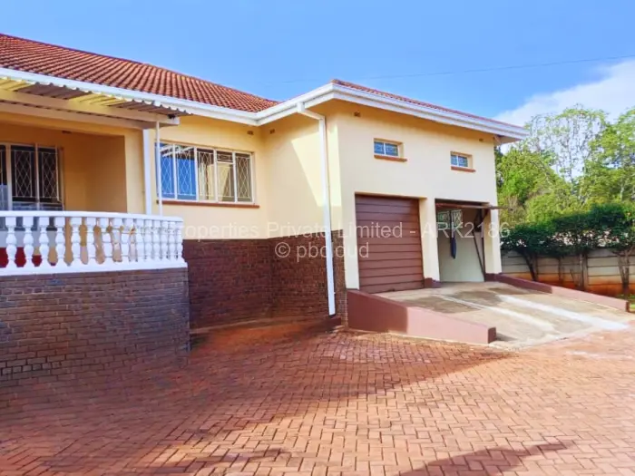 5 Bedroom House to Rent in Borrowdale, Harare