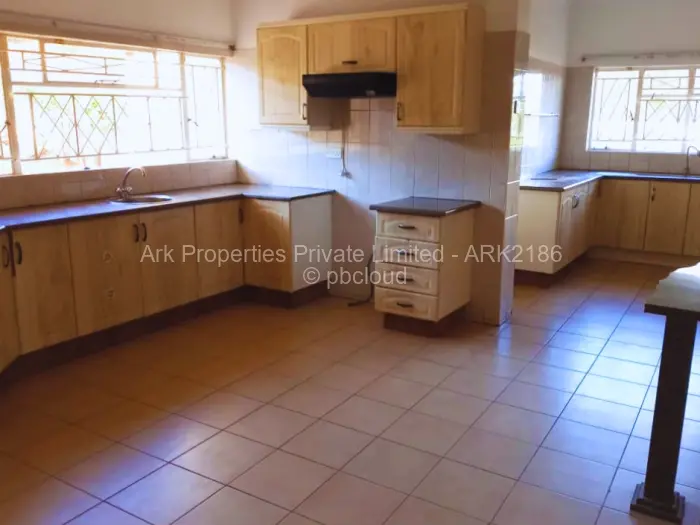 5 Bedroom House to Rent in Borrowdale, Harare