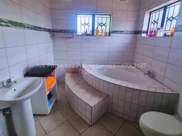 5 Bedroom House for Sale in Belvedere, Harare