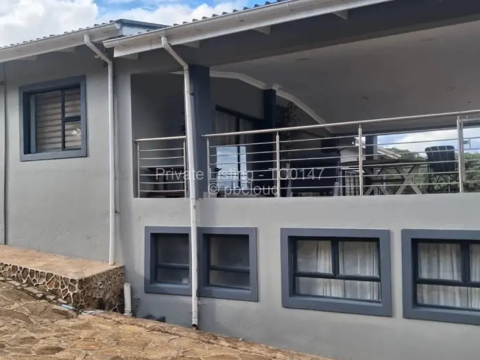 7 Bedroom House to Rent in Borrowdale, Harare