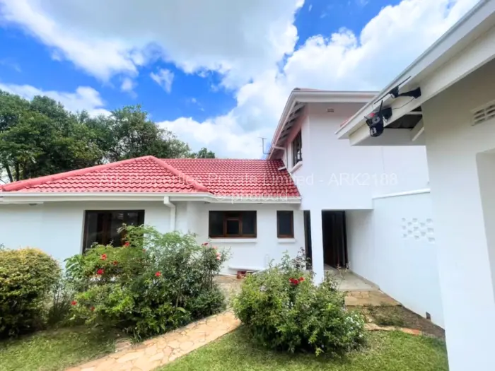 5 Bedroom House to Rent in Borrowdale Brooke, Harare