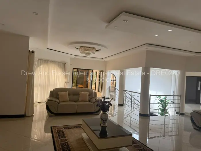 6 Bedroom House to Rent in Hogerty Hill, Harare