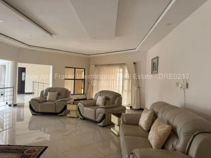 6 Bedroom House to Rent in Hogerty Hill, Harare
