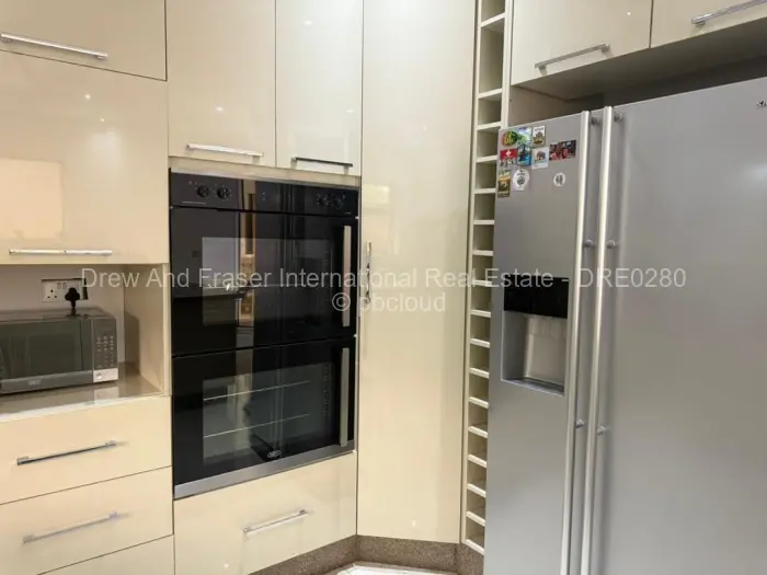 6 Bedroom House to Rent in Hogerty Hill, Harare