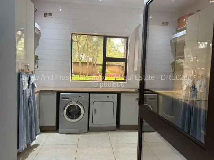 6 Bedroom House to Rent in Hogerty Hill, Harare