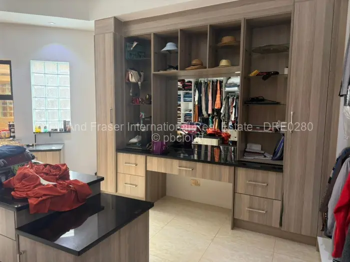 6 Bedroom House to Rent in Hogerty Hill, Harare