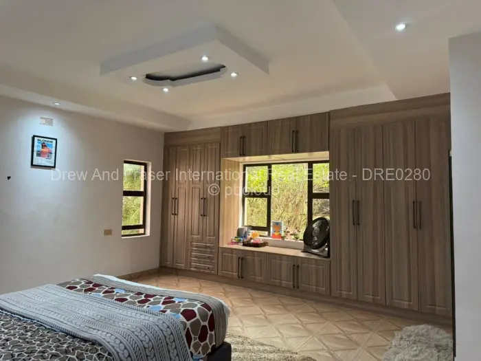 6 Bedroom House to Rent in Hogerty Hill, Harare