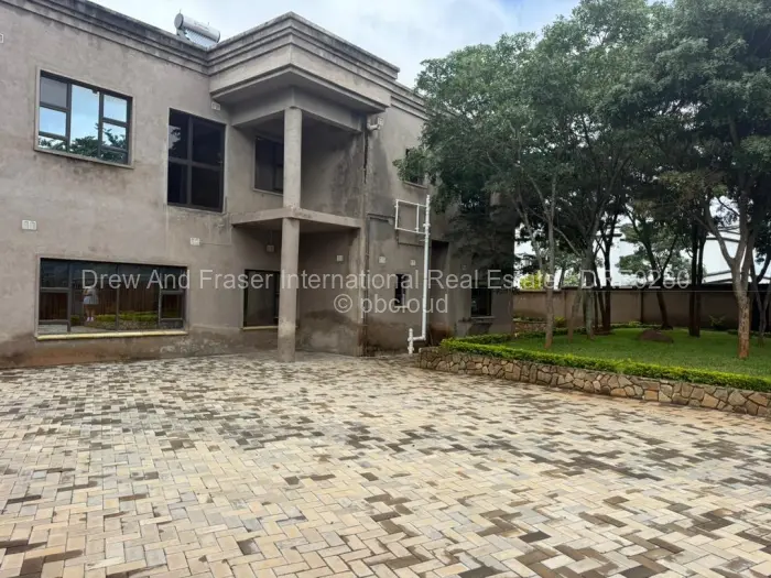 6 Bedroom House to Rent in Hogerty Hill, Harare