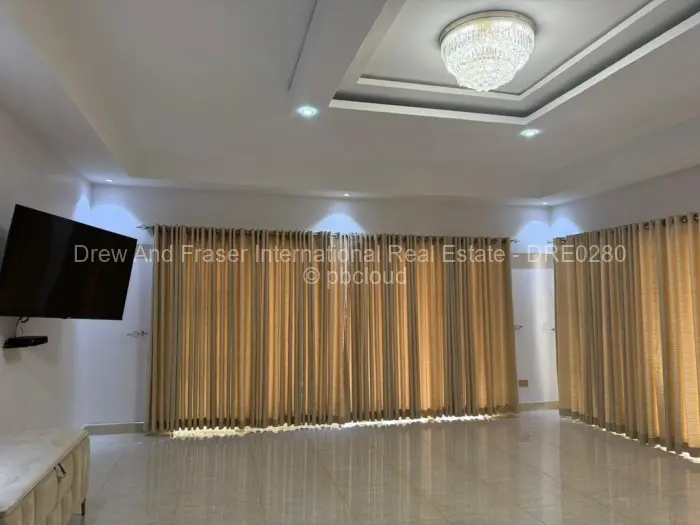 6 Bedroom House to Rent in Hogerty Hill, Harare