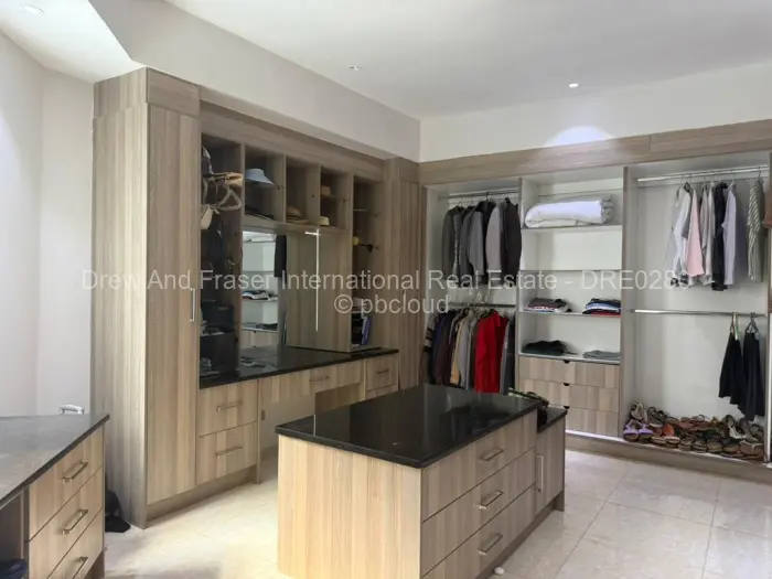 6 Bedroom House to Rent in Hogerty Hill, Harare