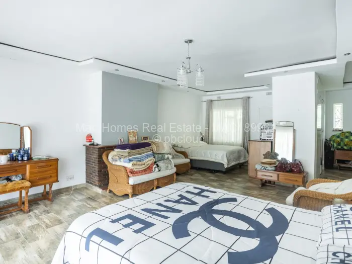 7 Bedroom House for Sale in Chisipite, Harare