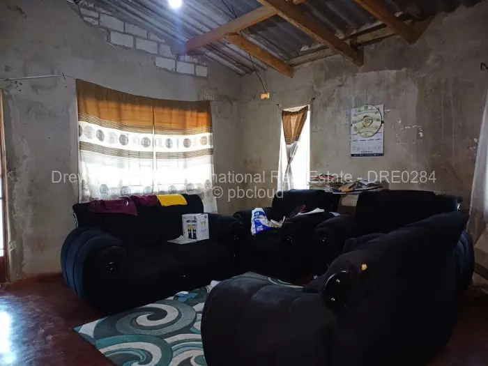 5 Bedroom House for Sale in Zengeza, Chitungwiza