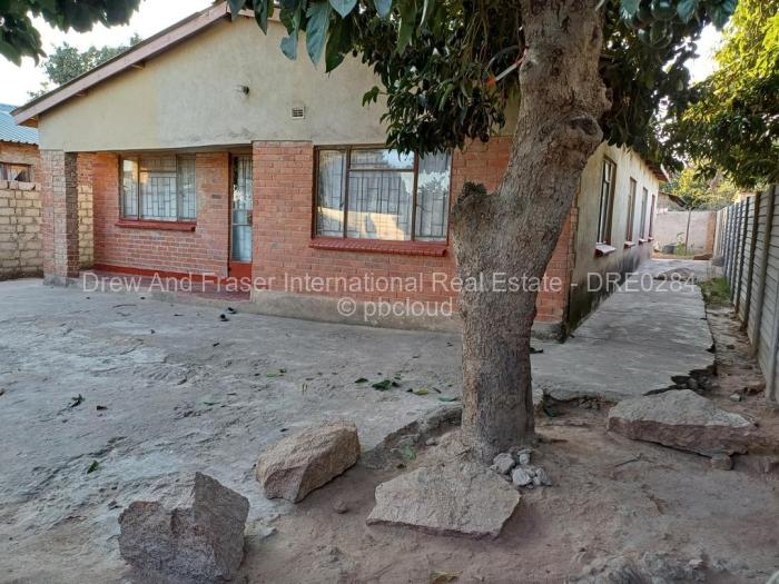 5 Bedroom House for Sale in Zengeza, Chitungwiza