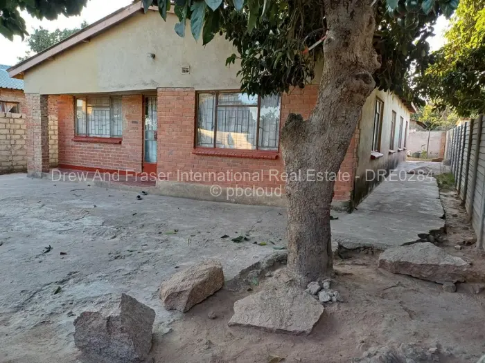 5 Bedroom House for Sale in Zengeza, Chitungwiza