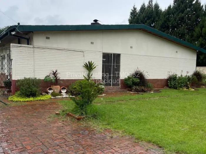 7 Bedroom House to Rent in Alexandra Park, Harare