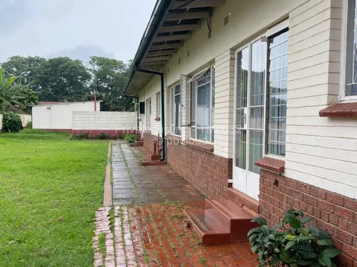 7 Bedroom House to Rent in Alexandra Park, Harare