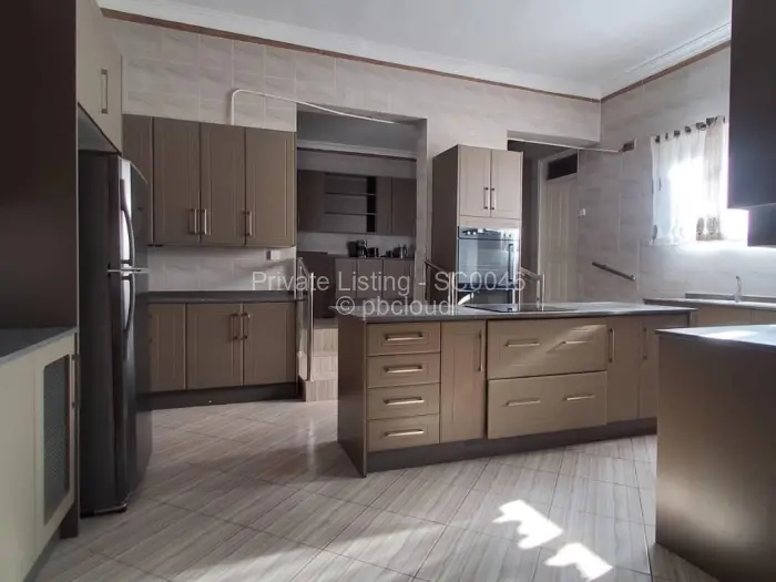 Townhouse/Cluster to Rent in Borrowdale, Harare