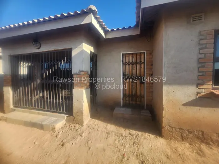 5 Bedroom House for Sale in Budiriro, Harare