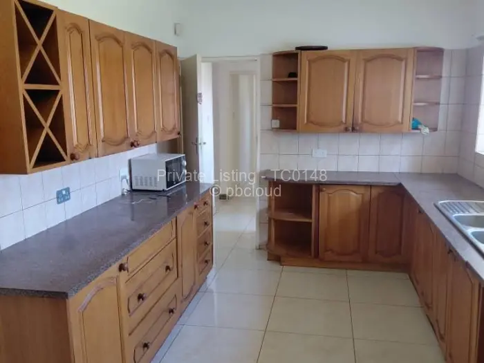 7 Bedroom House to Rent in The Grange, Harare