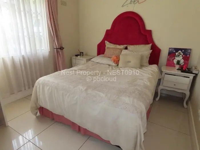 6 Bedroom House for Sale in Alexandra Park, Harare