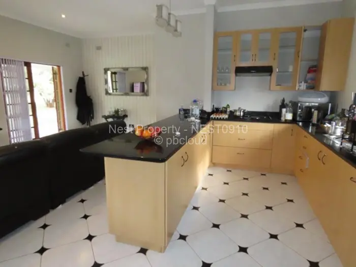 6 Bedroom House for Sale in Alexandra Park, Harare
