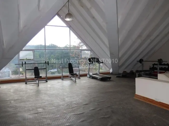 6 Bedroom House for Sale in Alexandra Park, Harare