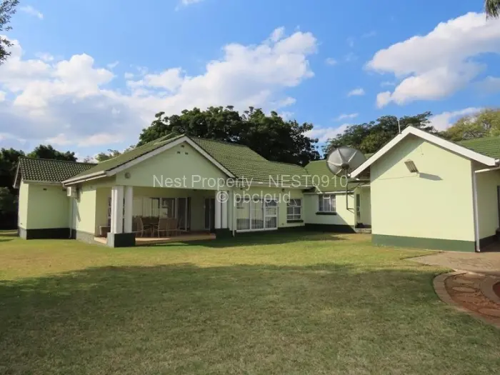 6 Bedroom House for Sale in Alexandra Park, Harare